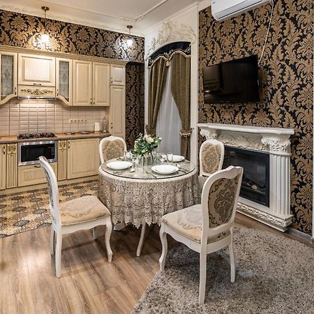 Classic Royal Central Apartment. Balcony And A/C Lviv Dış mekan fotoğraf