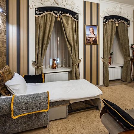 Classic Royal Central Apartment. Balcony And A/C Lviv Dış mekan fotoğraf